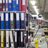 La production des fameux classeurs Biella à l'entreprise de Brügg (BE) sera transférée progressivement en dehors de Suisse.